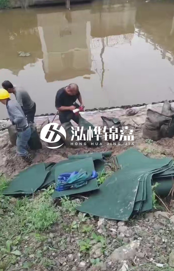 鄭州專業(yè)挖機打木樁-地基加固中挖機打木樁的優(yōu)勢？