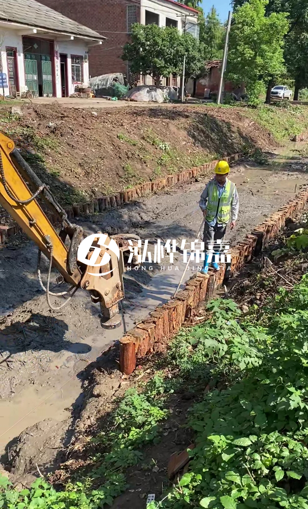 寧德河道清淤專業(yè)施工-挖掘機(jī)清理河底淤泥的深度如何控制？