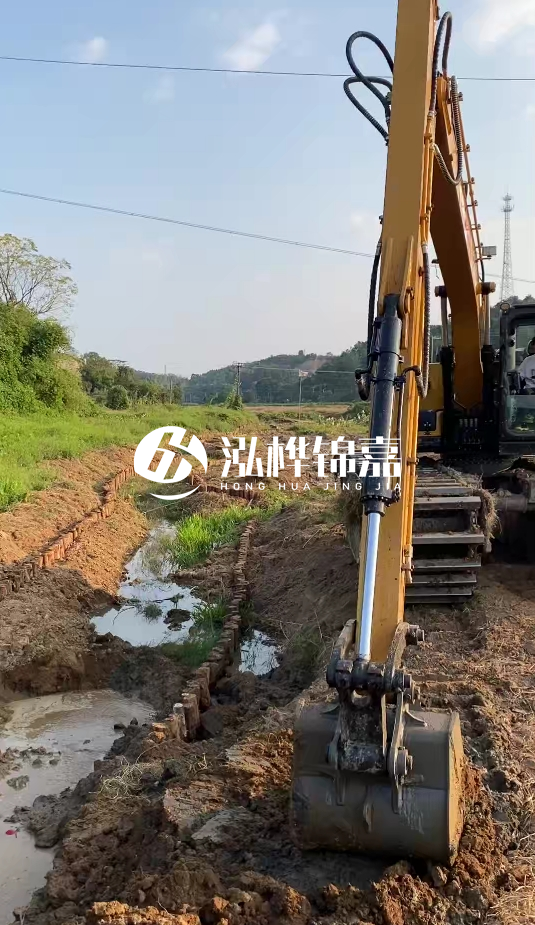 青島河道清淤專業(yè)施工-水挖機(jī)清淤適合哪些河道狀況？