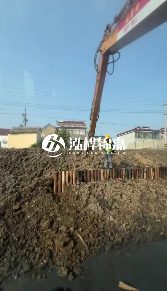 南陽挖機打木樁專業(yè)施工-打防汛木樁時選用多粗的木樁為宜？