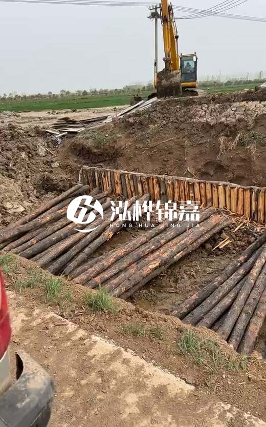 5米大頭16松木樁多少錢一根？按小頭報(bào)價(jià)貴還是大頭報(bào)價(jià)貴？